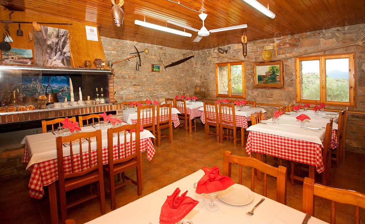 Masia Massanes Hostal Tiurana Exterior foto